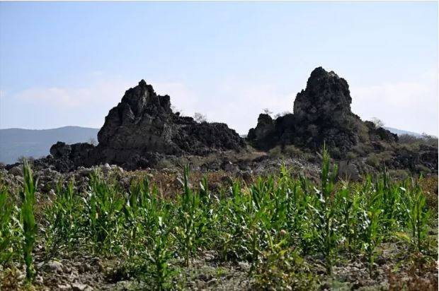 16 bin yıl önce püskürdü Demirköprü Barajı’nın suyu çekilince göründü. Kara olan rengi beyaza döndü - Resim: 3
